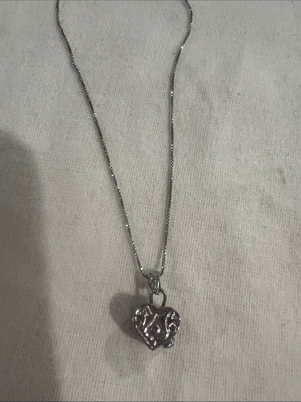 B#77-Silver Heart Locket Pendant Necklace - Classic Women’s Jewelry